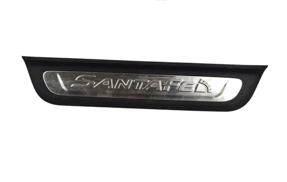 Hyundai Santa Fe Rear sill trim cover 85877S1500 85877