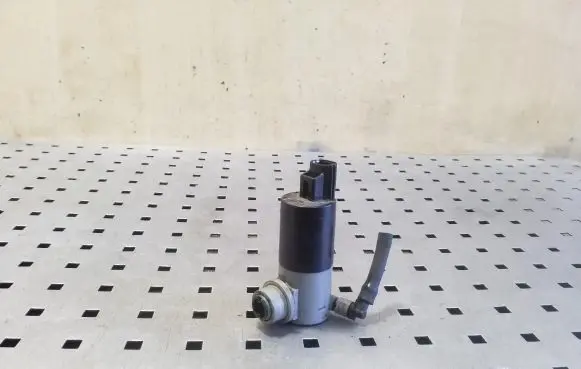 Volvo V40 Headlight washer pump 1019873