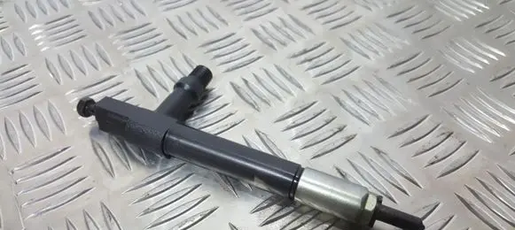 Mazda Premacy Fuel injector 739011E