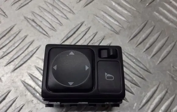 Nissan Note (E11) Wing mirror switch