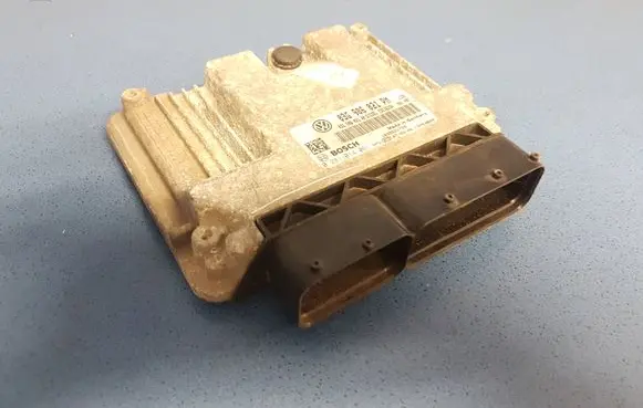Volkswagen Jetta V Engine control unit/module 03G906021PM 0281014061