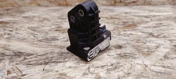 Radiator mount bracket