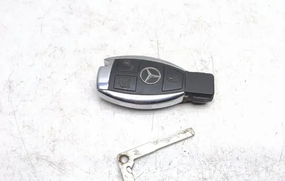 Mercedes-Benz E A207 Ignition key/card 7604323