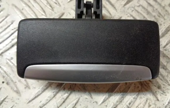 Ford Mondeo MK IV Glove box handle 