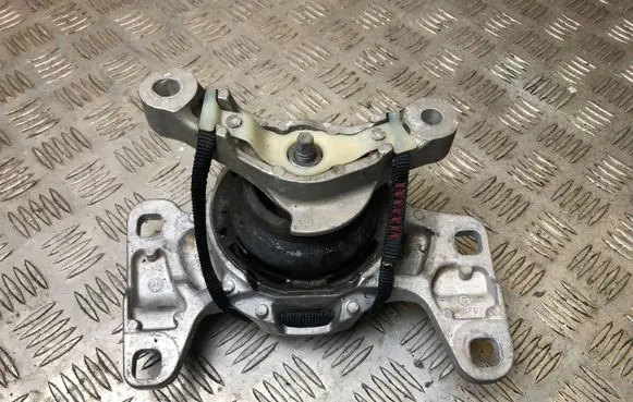 Volvo V40 Engine mount bracket 326F11