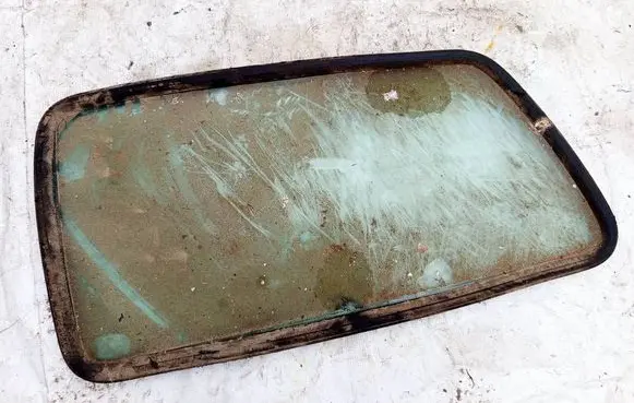 Volkswagen Golf III Rear side window as2