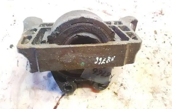 Volvo V50 Engine mount bracket