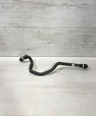 Engine coolant pipe/hose