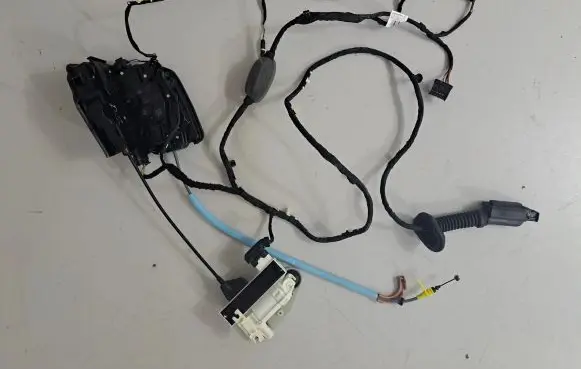 BMW X7 G07 Rear door lock 7477712