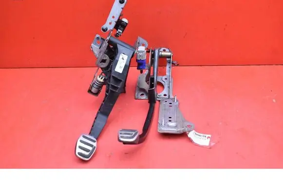 Volvo V40 Accelerator throttle pedal 31445642