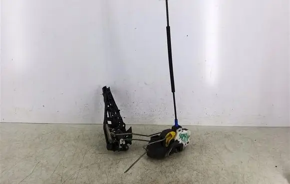 Opel Astra L Front door lock 