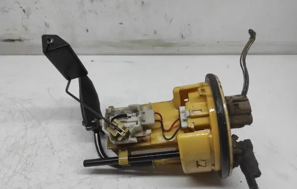 Toyota Corolla Verso E121 Fuel level sensor 770100F010