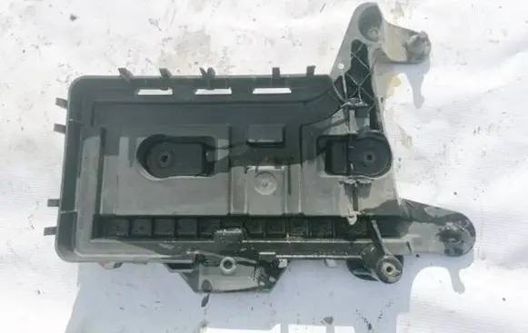 Volkswagen PASSAT B6 Battery box tray 1K0915333C
