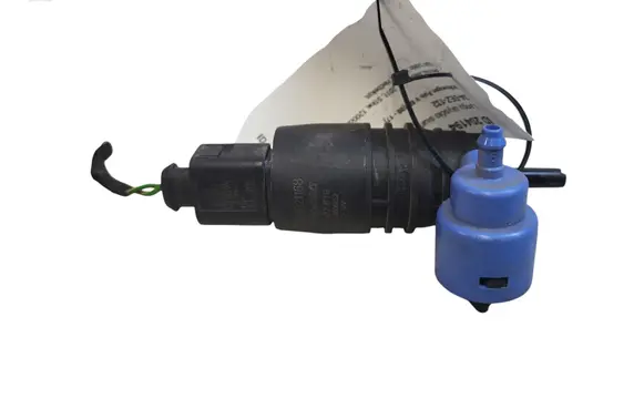 Volkswagen Polo V 6R Windscreen/windshield washer pump 021168