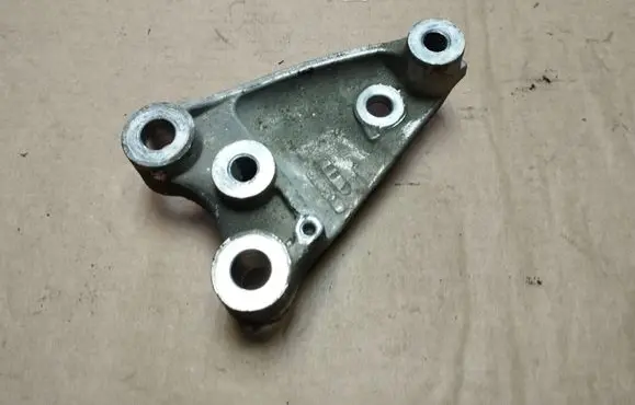 Honda Civic Engine mounting bracket