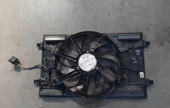 Seat Leon (5F) Radiator cooling fan shroud 5Q0121205AF