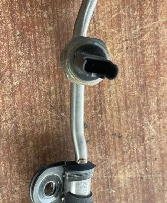 BMW 3 E90 E91 Fuel pressure sensor 7614317