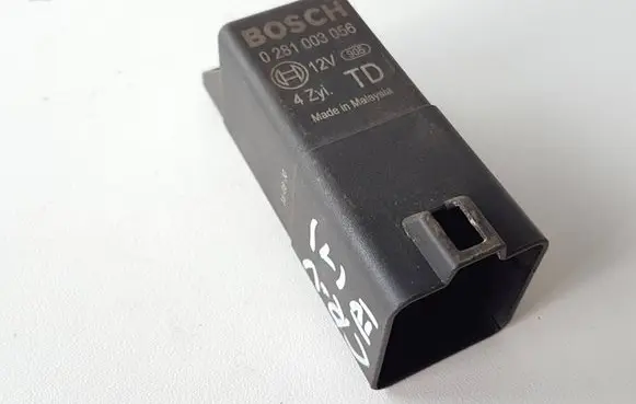 Honda CR-V Glow plug pre-heat relay 0281003056