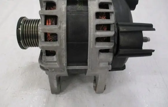Renault Megane IV Generator/alternator 231004742R