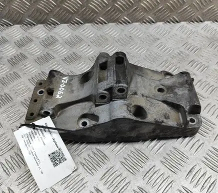 BMW 3 F30 F35 F31 Generator/alternator bracket 7619250