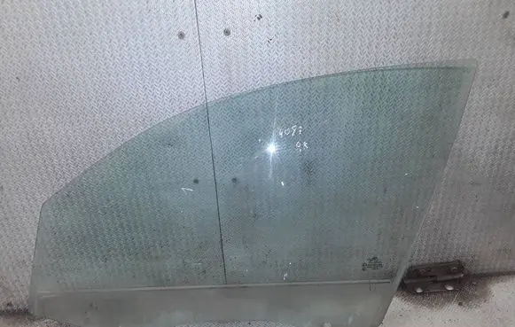BMW 1 E81 E87 Front door window glass four-door
