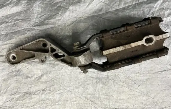 Volvo V60 Engine mount bracket 31262935 31277781