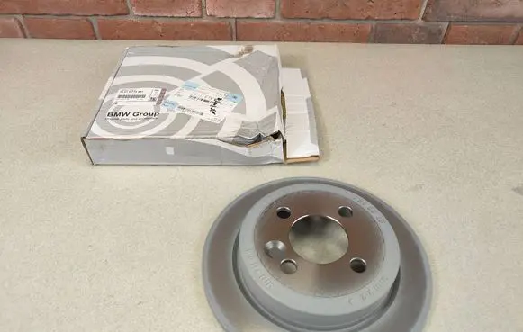 Mini One - Cooper Coupe R56 Rear brake disc 6774987