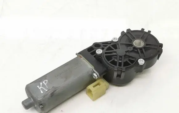 BMW 5 E60 E61 Seat adjustment motor 8316670 0390201999