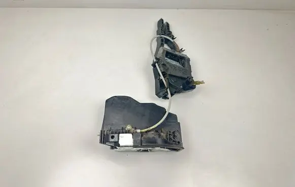 BMW 1 F20 F21 Front door lock 7202149