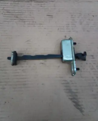 Hyundai ix35 Rear door check strap stopper