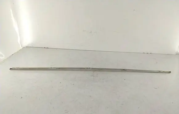 Volkswagen PASSAT B5.5 Rear side glass trim 
