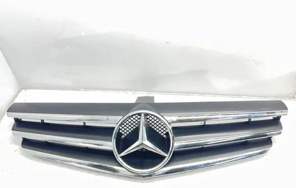 Mercedes-Benz CLC CL203 Front bumper upper radiator grill A2038801583
