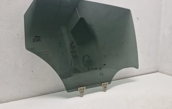 Nissan Qashqai Rear door window glass