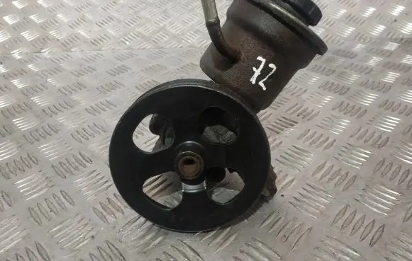 Toyota Yaris Power steering pump