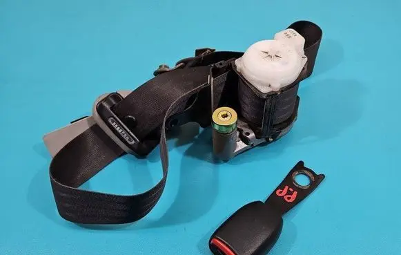 Suzuki Grand Vitara I Front seatbelt SNKSB002 IMPRK1455561