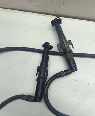 BMW 6 F12 F13 Headlight washer spray nozzle 7246088