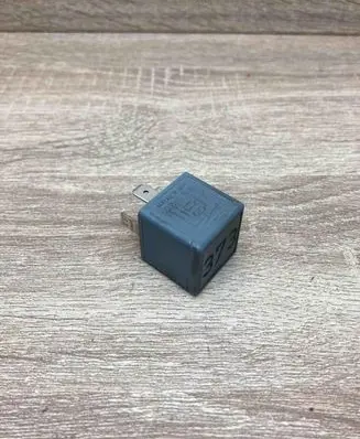 Volkswagen PASSAT B5 Other relay 8D0951253A V23134B52X301 373