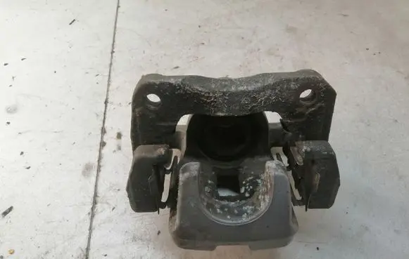 Toyota RAV 4 (XA40) Front brake caliper 325R5F0653
