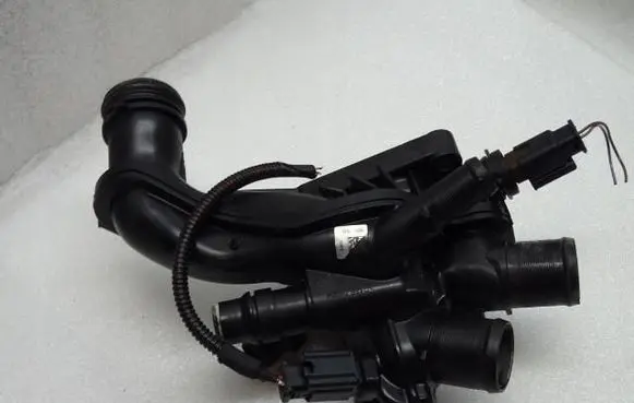Peugeot 3008 I Thermostat housing 9808647180