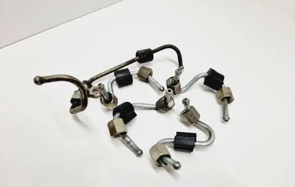 Skoda Octavia Mk3 (5E) Fuel injector supply line/pipe 