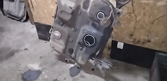 KIA Carens II Fuel tank 