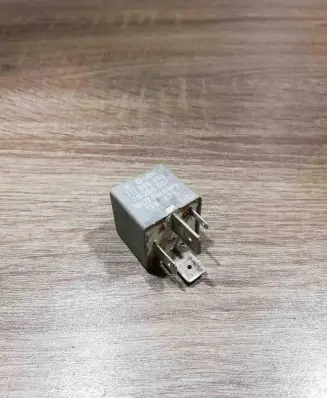 Volkswagen PASSAT B4 Other relay 171906383 20205007 1Silver