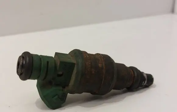 Volkswagen PASSAT B3 Fuel injector 037906031D 0280150905