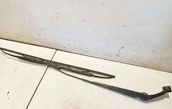 Toyota Hilux (AN10, AN20, AN30) Front wiper blade arm
