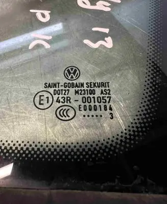 Volkswagen Caddy Front triangle window/glass M23100