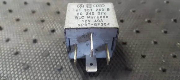 Audi TT Mk1 Other relay 141951253B 20240072