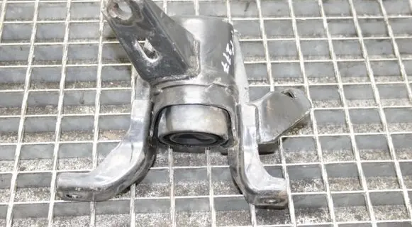 Toyota Auris E180 Engine mount bracket