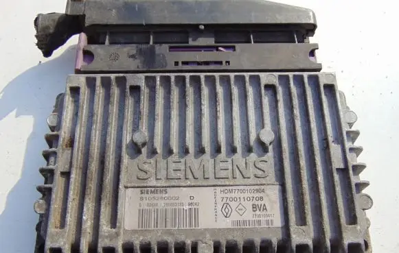 Renault Megane I Engine control unit/module S105280002D