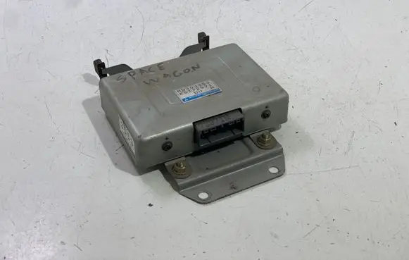 Mitsubishi Space Wagon Engine control unit/module MD303553 K8T72971