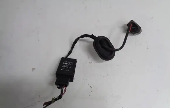 Volkswagen Golf Plus Fuel pump relay 1K0906093F 10220807